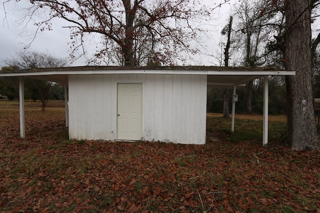 view of outdoor structure featuring a carport