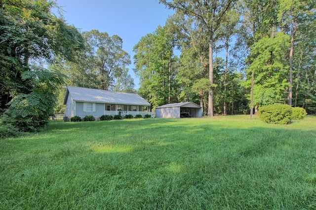 view of yard with a carport