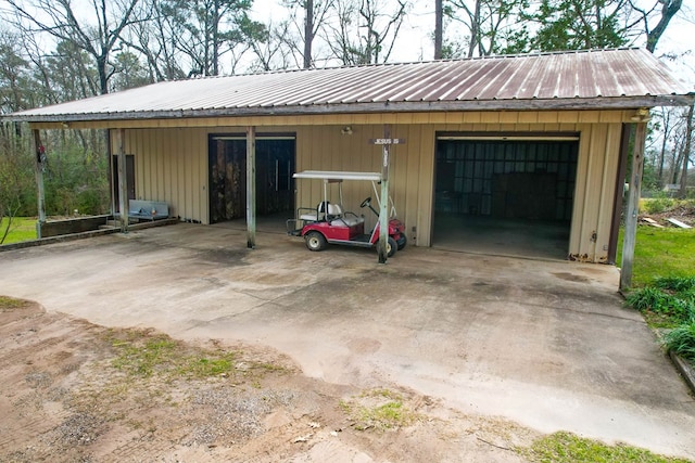 view of detached garage