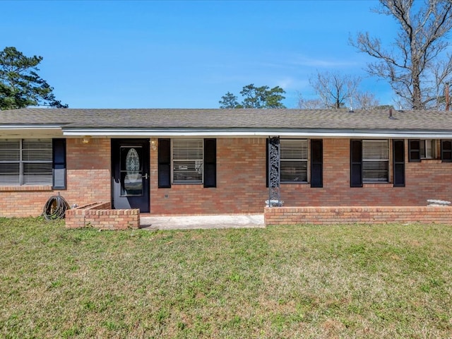 ranch-style house with brick siding and a front yard