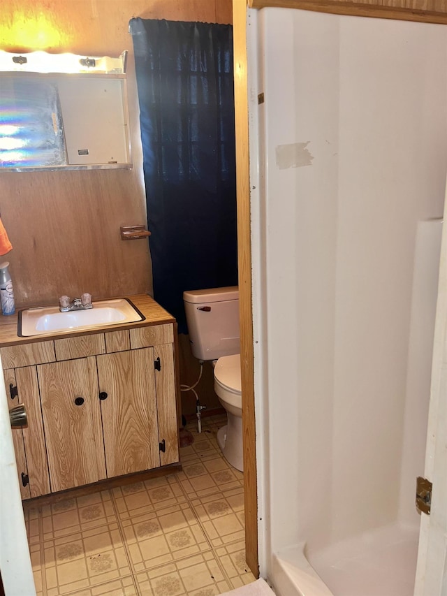 bathroom featuring walk in shower, vanity, and toilet