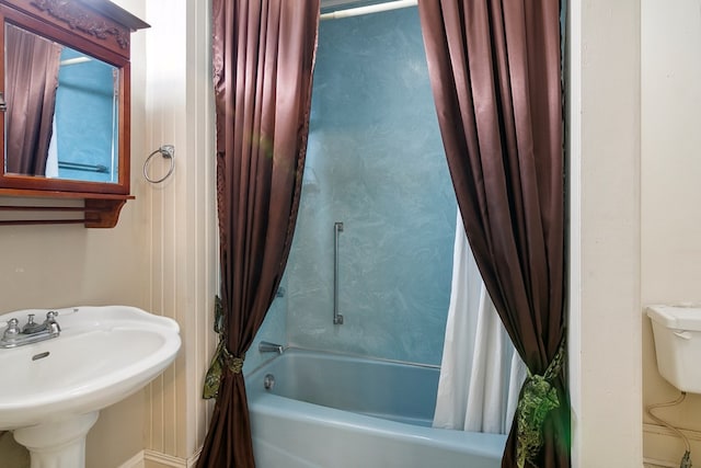 250 Main St, Jasper, TX 75951 - bathroom with shower / tub combo with curtain, toilet, and a sink