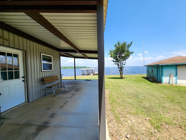 view of yard with a water view
