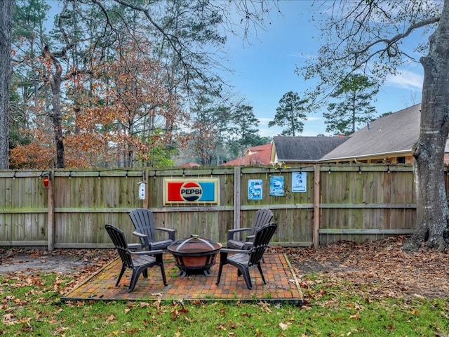 view of yard featuring a fire pit