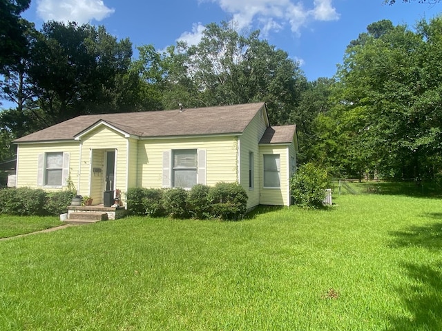 609 Marion Dr, Lufkin, TX 75901 - view of front facade with a front yard