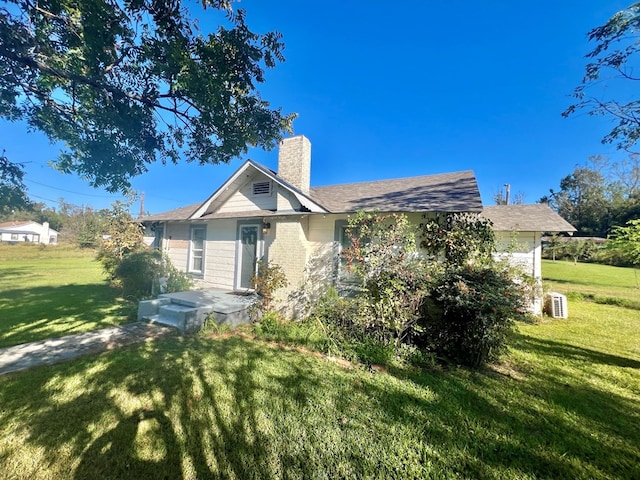 view of front of home with a front yard