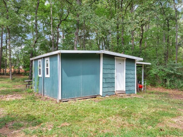 view of outdoor structure with a lawn