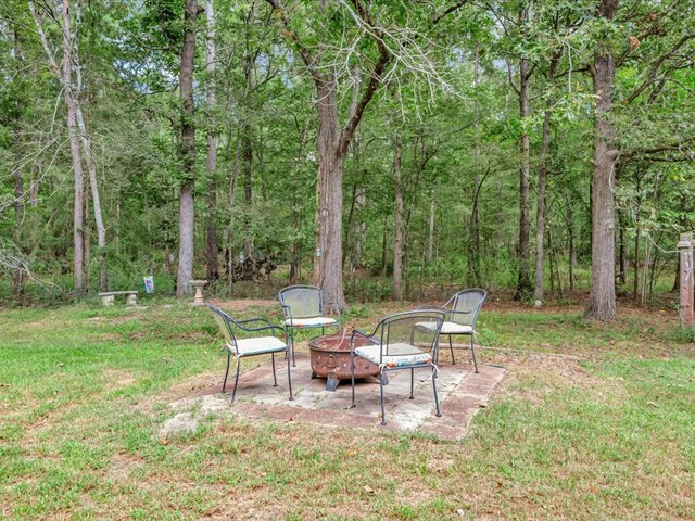 view of yard featuring an outdoor fire pit