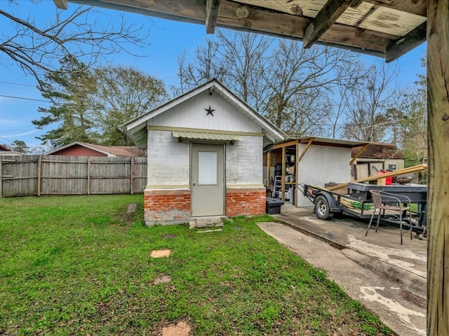 exterior space featuring a front yard