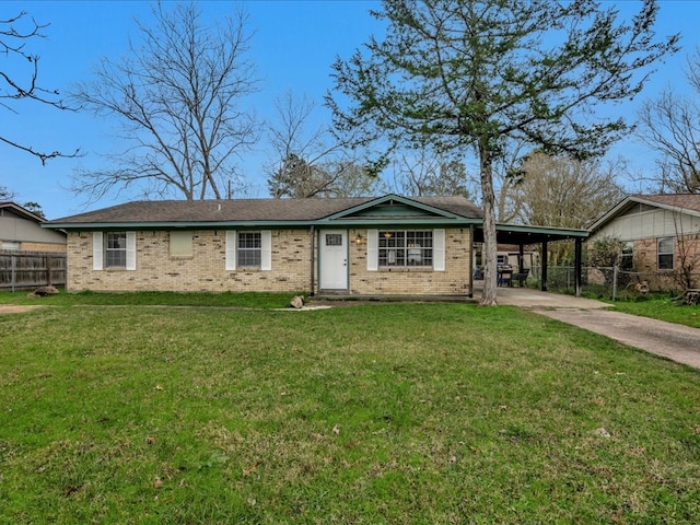 ranch-style house featuring a front lawn and a carport