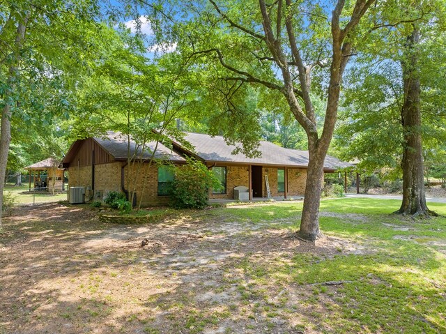 920 Richardson Dr, Jasper, TX 75951 - view of front of property featuring central AC unit and brick siding
