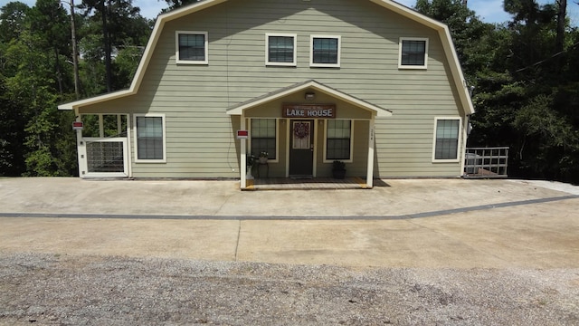 view of front of property