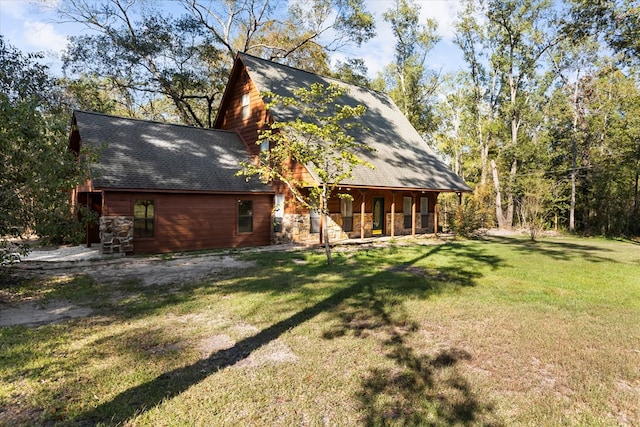 back of house featuring a lawn