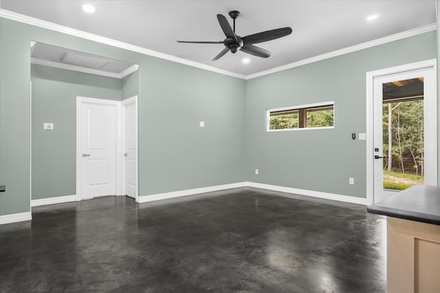 empty room featuring ceiling fan and ornamental molding