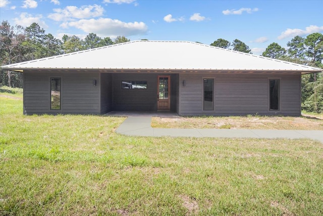 ranch-style home with a front lawn