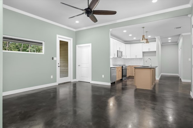 kitchen with hanging light fixtures, crown molding, a kitchen island with sink, white cabinets, and appliances with stainless steel finishes