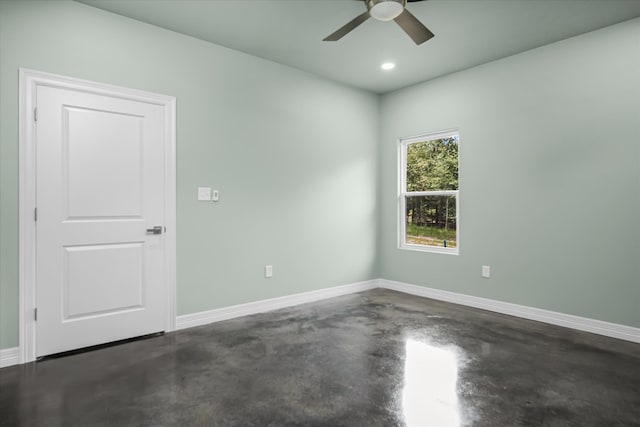 empty room with ceiling fan