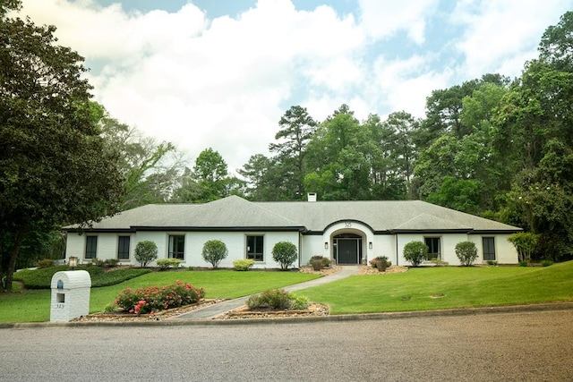 ranch-style home with a front yard