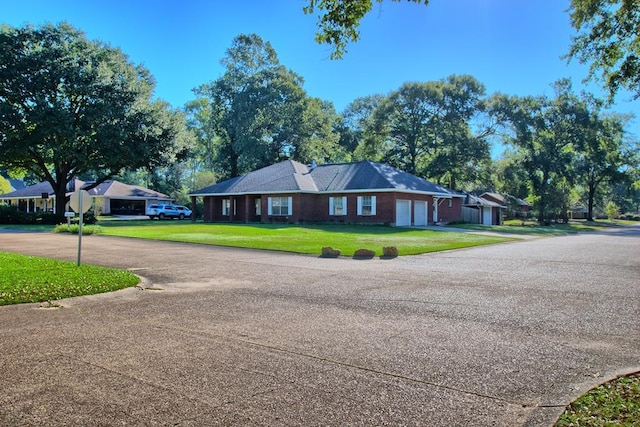 view of front of property featuring a front yard and a garage