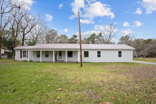 ranch-style home with a front lawn and covered porch