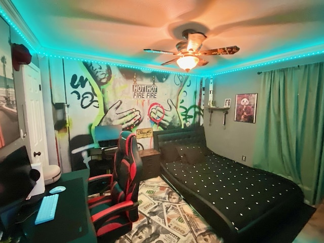 bedroom with ceiling fan