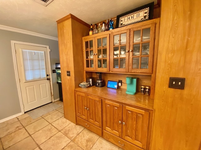 kitchen featuring ornamental molding