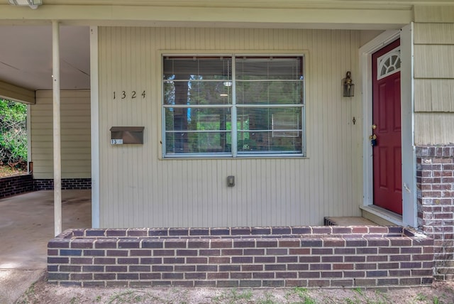 doorway to property with covered porch