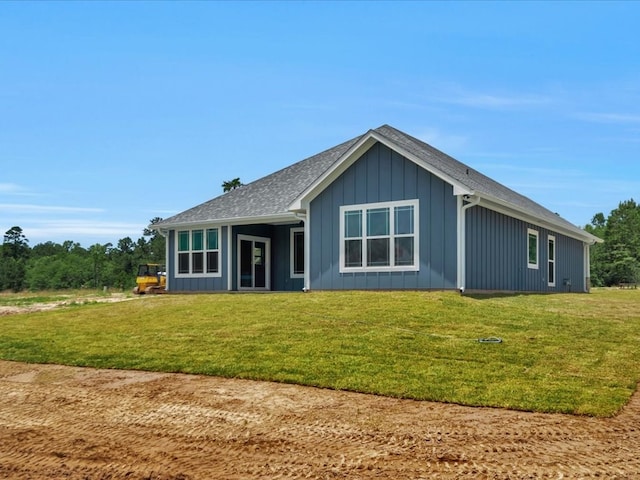 128 Stoney Rdg, Lufkin, TX 75904 - single story home with a front yard, board and batten siding, and a shingled roof