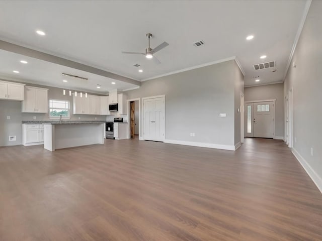 128 Stoney Rdg, Lufkin, TX 75904 - unfurnished living room featuring ceiling fan, crown molding, dark wood-type flooring, and recessed lighting