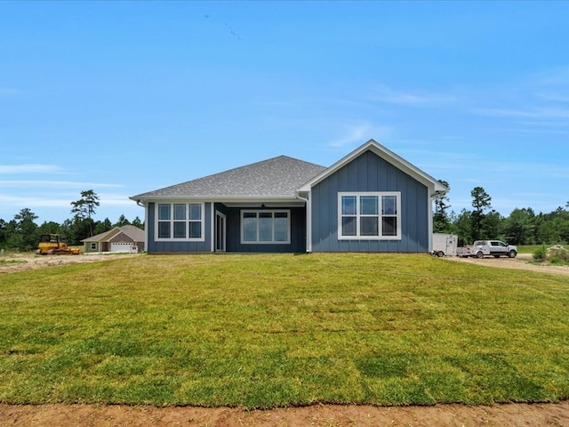 128 Stoney Rdg, Lufkin, TX 75904 - view of front facade with board and batten siding and a front yard