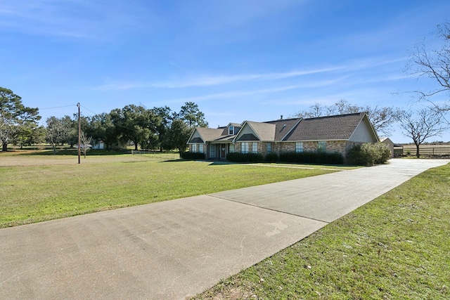 single story home featuring a front lawn