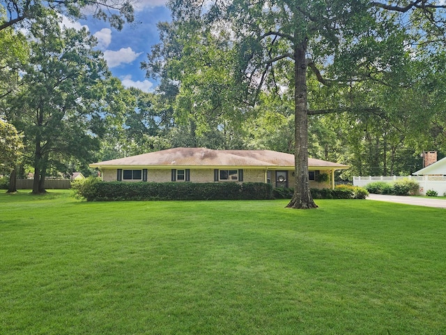 2104 Pinecrest Dr, Jasper, TX 75951 - single story home with brick siding