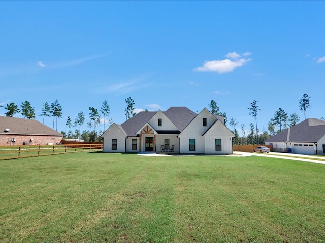 view of front of property with a front yard