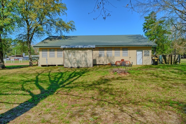 view of outdoor structure featuring an outbuilding and fence