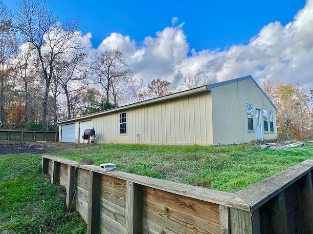 230 Dogwood Ests, Hemphill, TX 75948 - rear view of property featuring an outbuilding, fence, and a garage