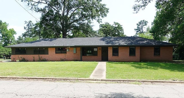 1009 Mockingbird Ln, Nacogdoches, TX 75964 - single story home featuring a front yard and brick siding