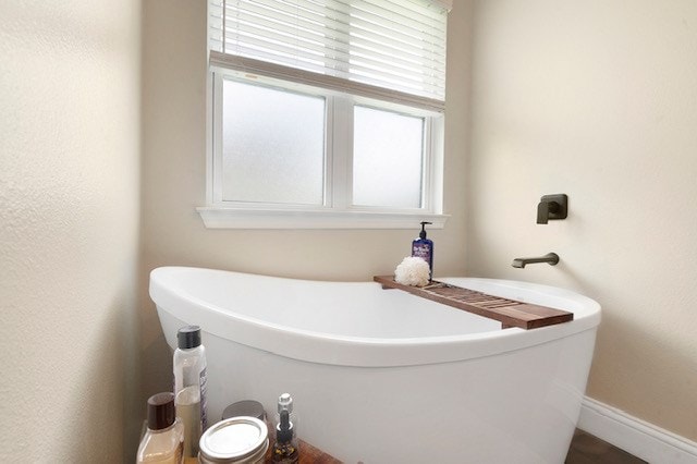 685 Box Car Rd, Lufkin, TX 75904 - bathroom featuring a soaking tub