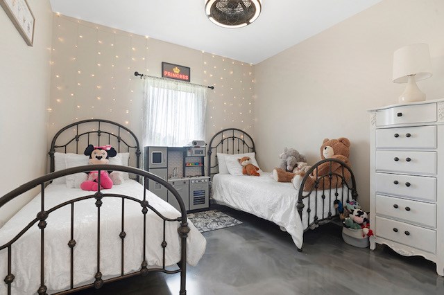 685 Box Car Rd, Lufkin, TX 75904 - bedroom featuring concrete floors