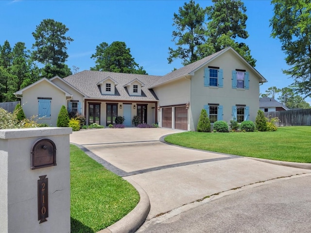 view of front of property featuring a front yard