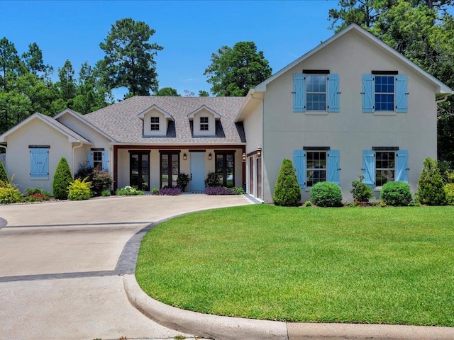 view of front facade with a front yard