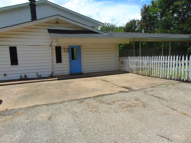 3198 Old Union Rd, Lufkin, TX 75904 - view of front of house featuring roof with shingles, asphalt driveway, and an attached carport