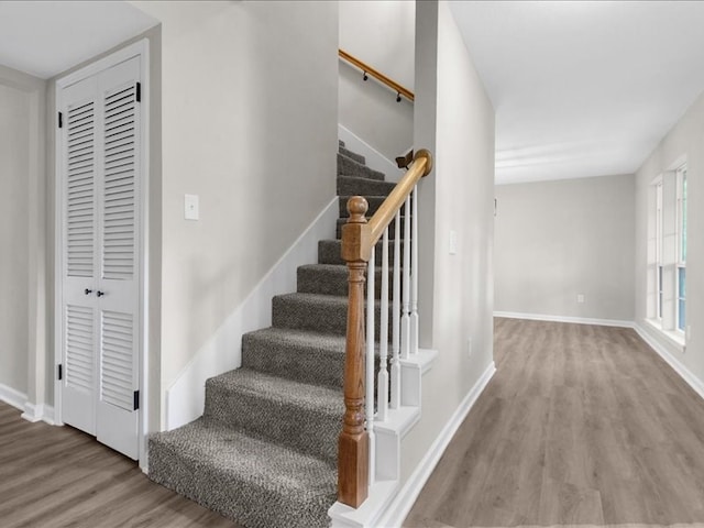 3202 Chimney Rock Ln, Nacogdoches, TX 75965 - staircase with wood finished floors and baseboards