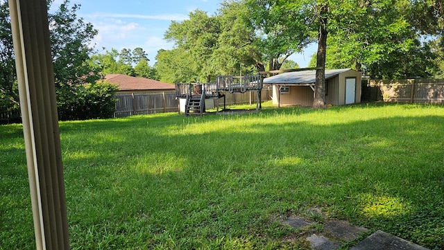 622 Egret Dr, Nacogdoches, TX 75964 - view of yard featuring a wooden deck