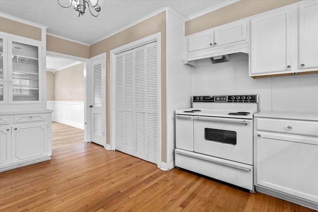 kitchen featuring white cabinetry, light hardwood / wood-style flooring, a chandelier, electric stove, and ornamental molding