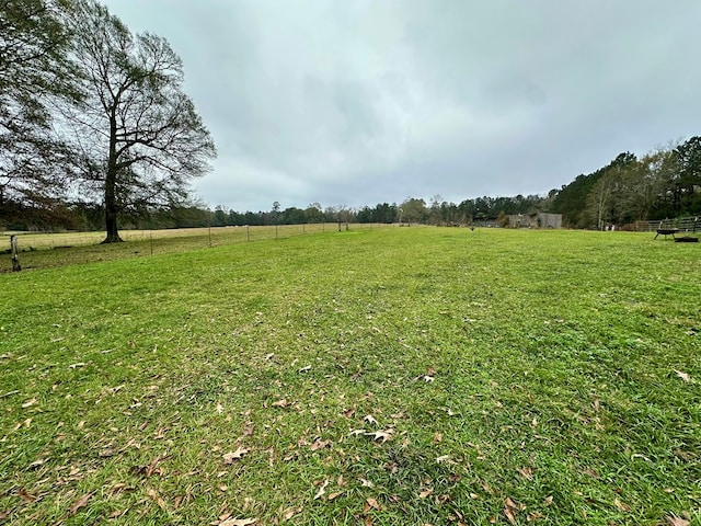 view of yard featuring a rural view