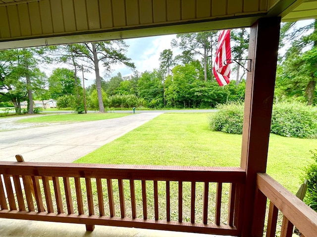 708 Card Dr, Lufkin, TX 75901 - deck with a yard
