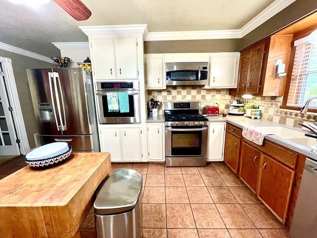 708 Card Dr, Lufkin, TX 75901 - kitchen with light countertops, a sink, backsplash, and stainless steel appliances