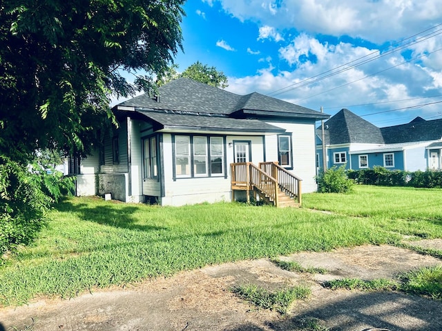 505 N 1st St, Lufkin, TX 75901 - bungalow with a front yard and roof with shingles