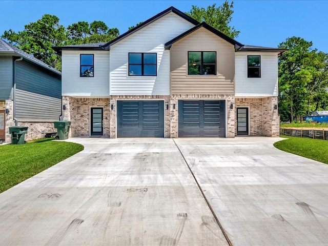 view of front of home featuring a front yard and a garage