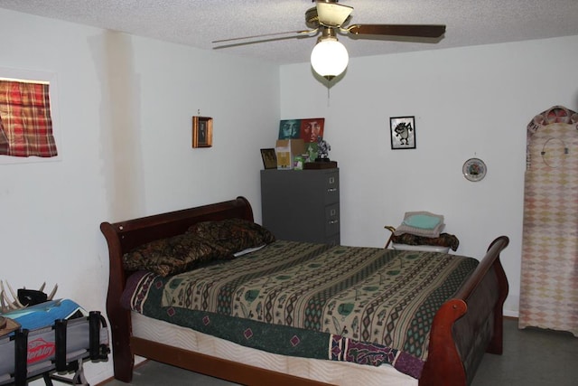 bedroom featuring ceiling fan, carpet floors, and a textured ceiling